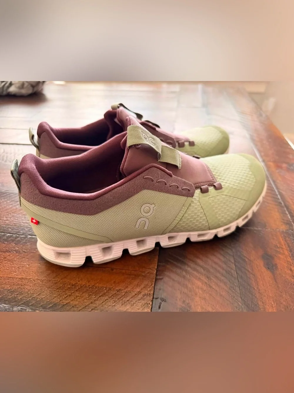 On Cloud women’s shoes